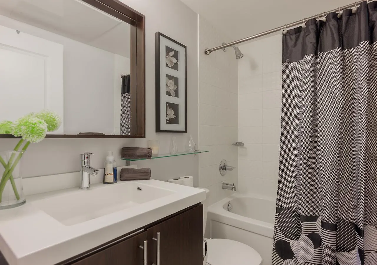 Opal Suite Toronto 0*,